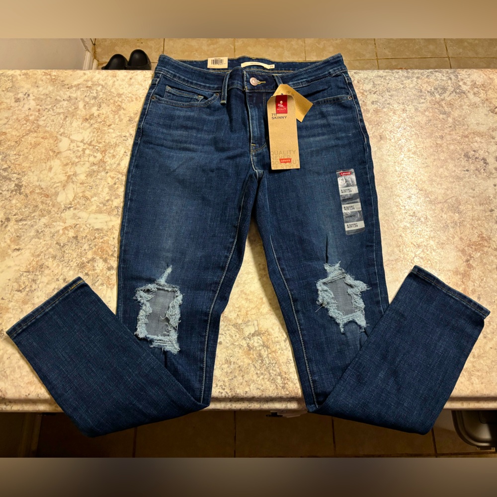 Levi’s Skinny 711 Jeans